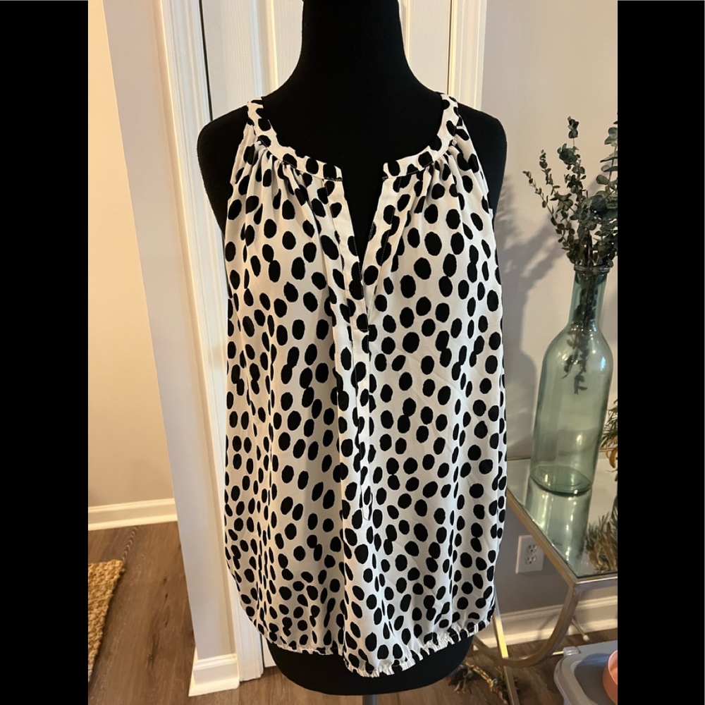 LOFT black and white dotted tank top with vneck split neck